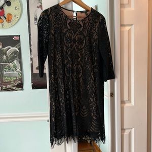 BCBGMAXAZRIA lace dress size Small relaxed fit